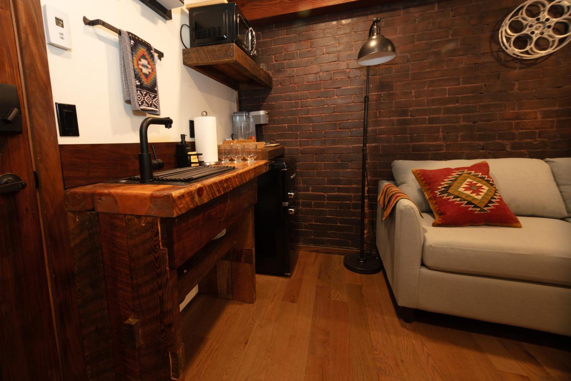 The Frenchman Suites Silverton Bagian luar foto
