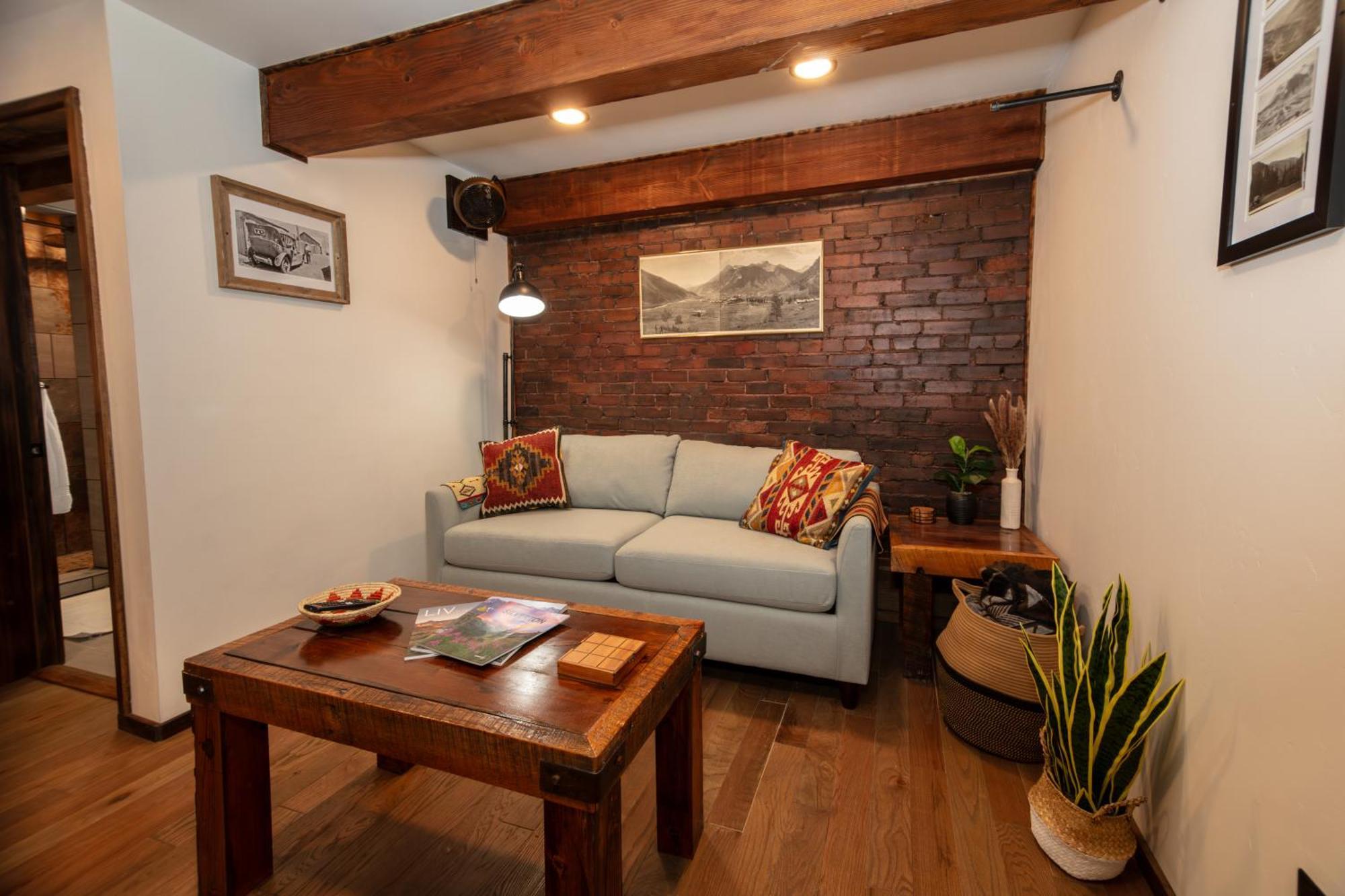 The Frenchman Suites Silverton Bagian luar foto
