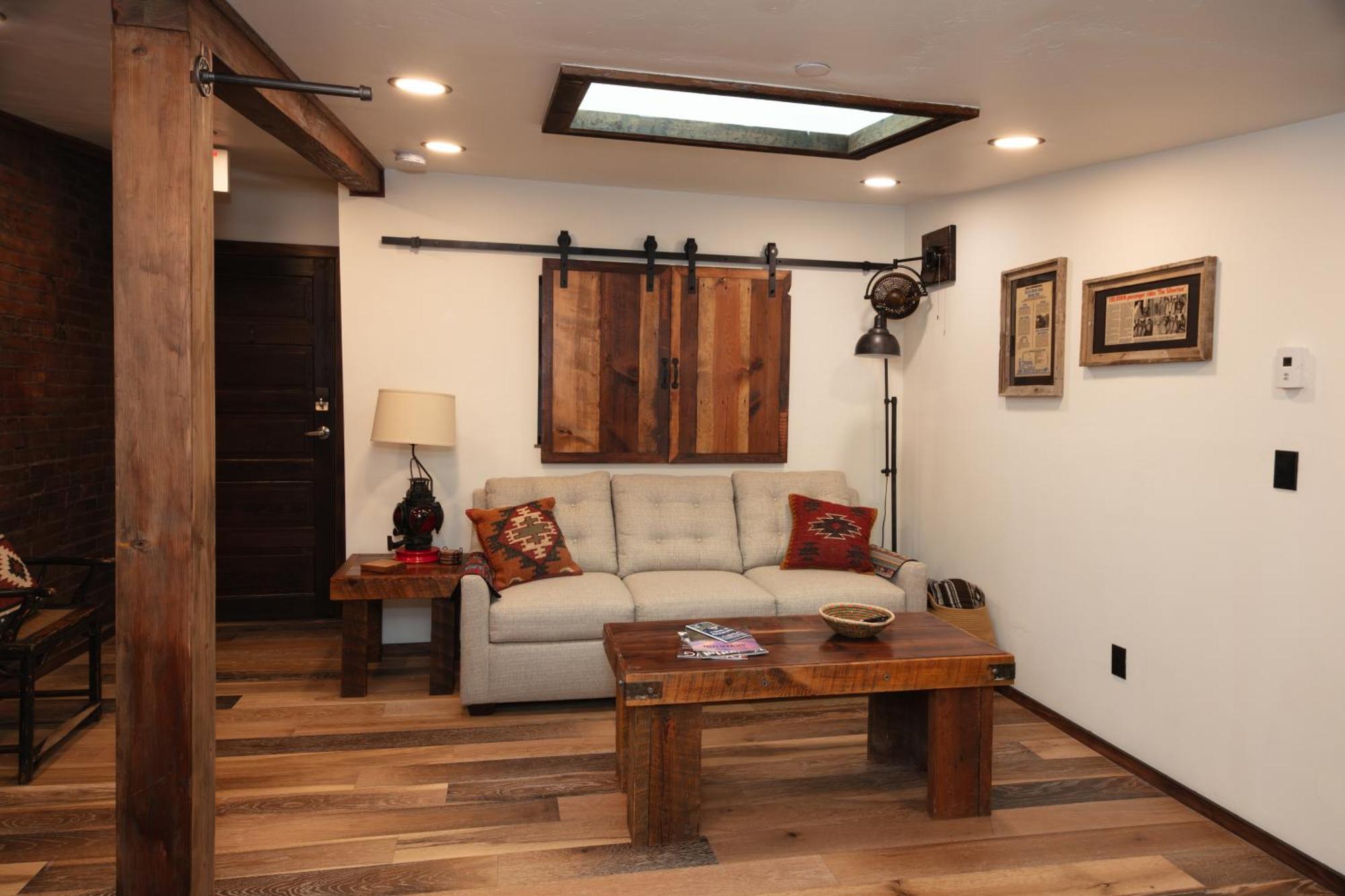 The Frenchman Suites Silverton Bagian luar foto