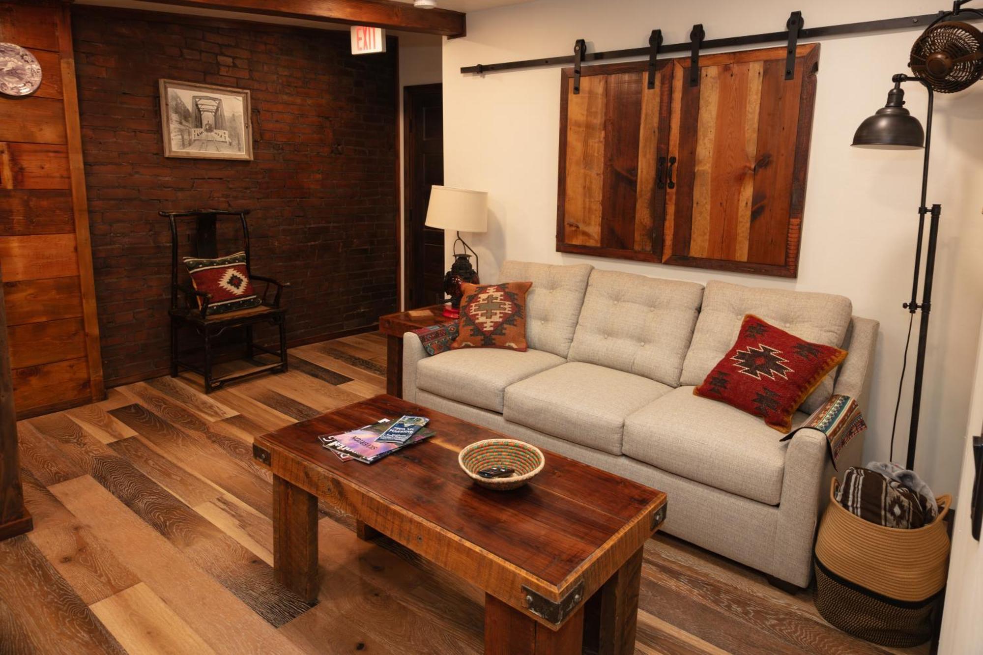 The Frenchman Suites Silverton Bagian luar foto
