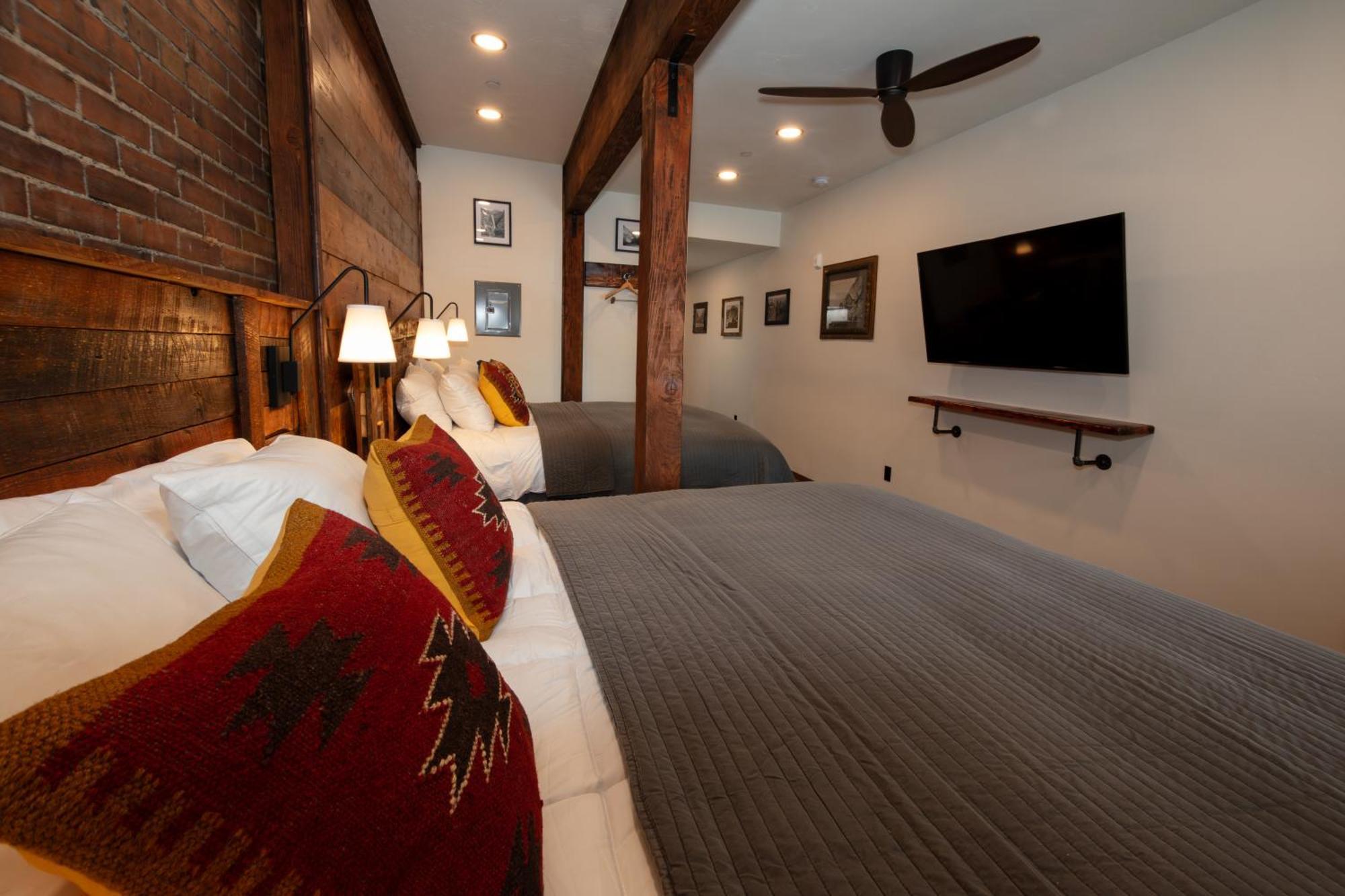 The Frenchman Suites Silverton Bagian luar foto