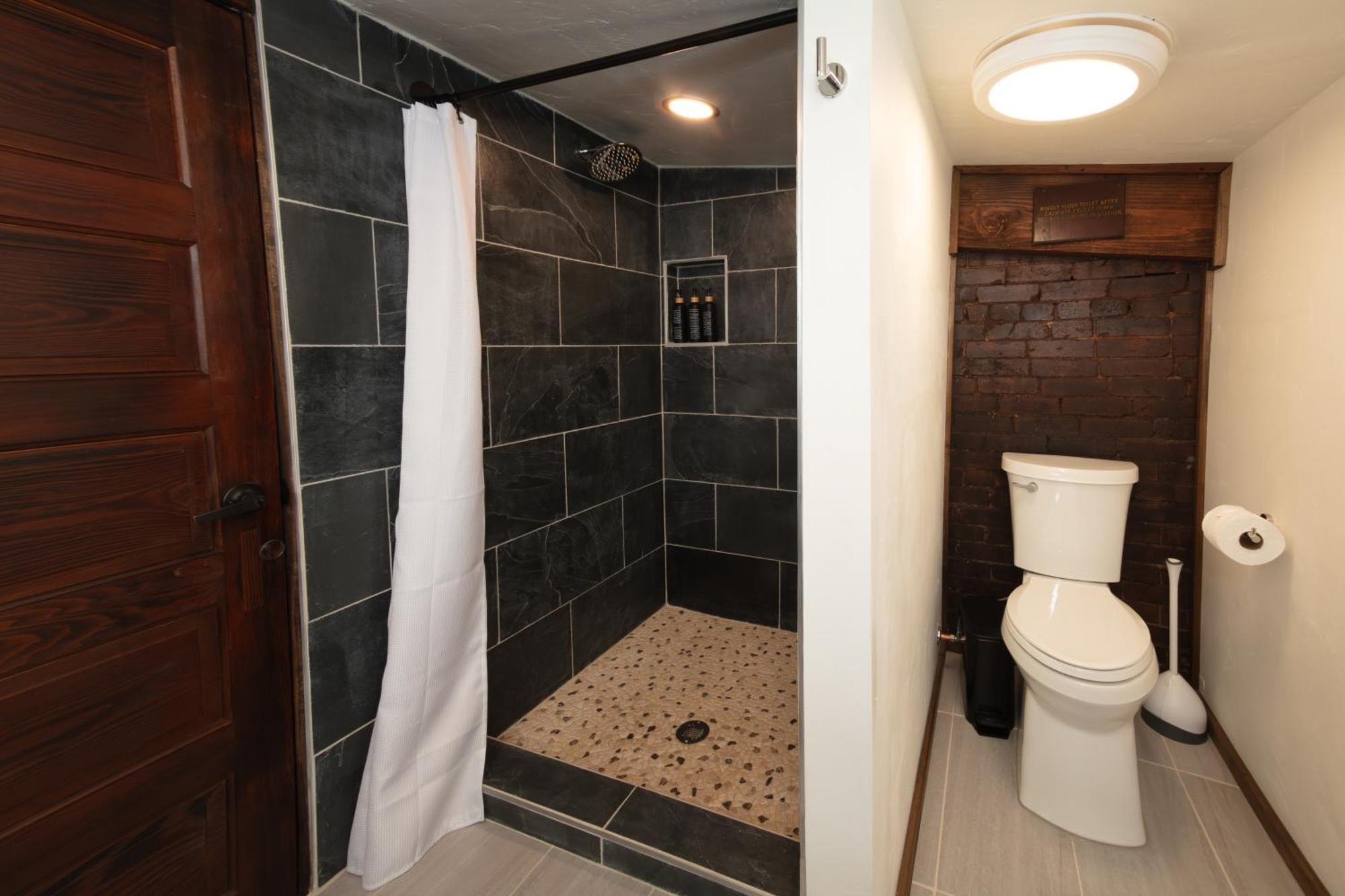 The Frenchman Suites Silverton Bagian luar foto