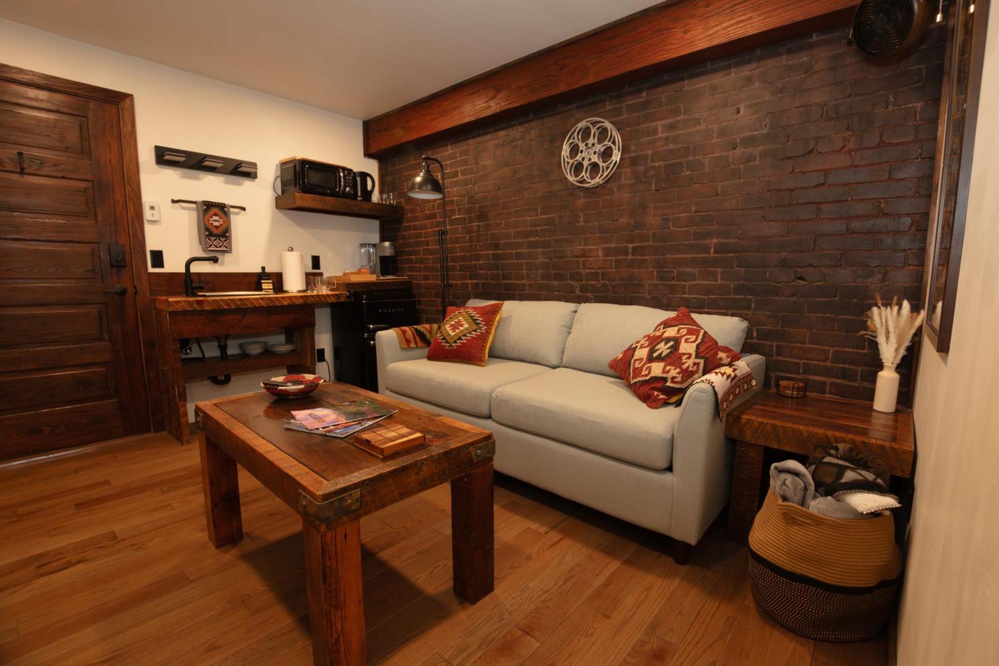 The Frenchman Suites Silverton Bagian luar foto