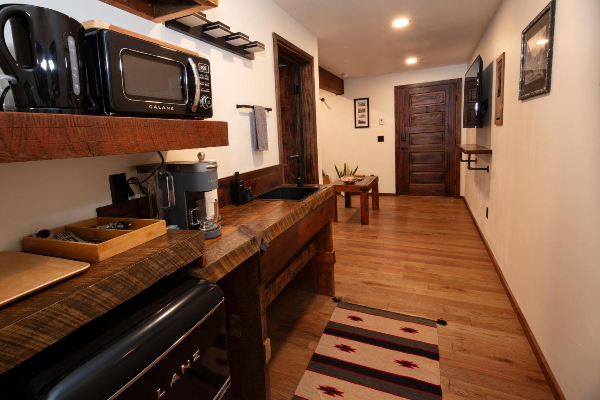 The Frenchman Suites Silverton Bagian luar foto