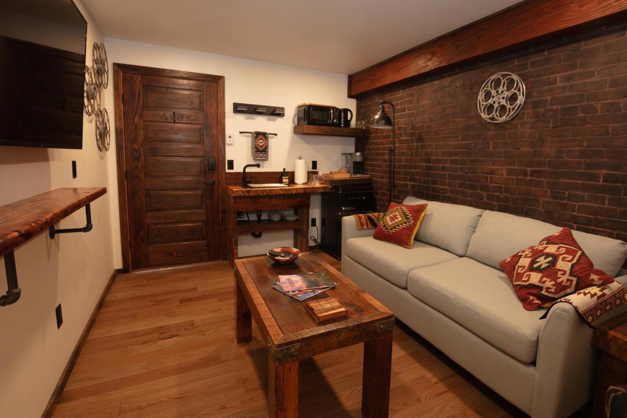 The Frenchman Suites Silverton Bagian luar foto